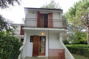 Exterior - Holiday apartment with garden and balcony (Bibione)