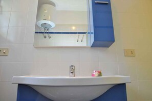 Bathroom - Holiday apartment with air conditioning (Bibione)