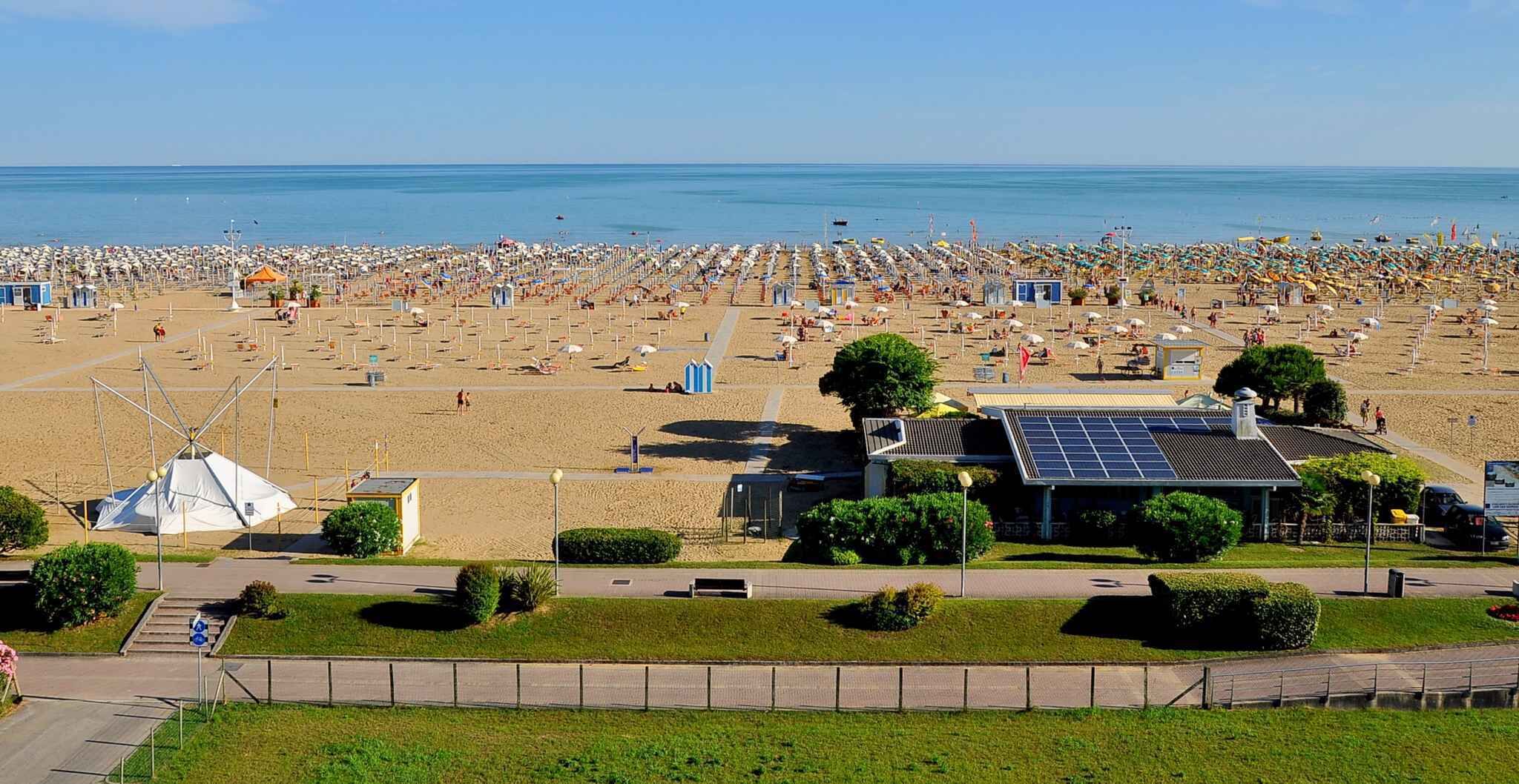 Una spiaggia nelle vicinanze