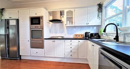 Comfy 4 Bedroms Corner House
