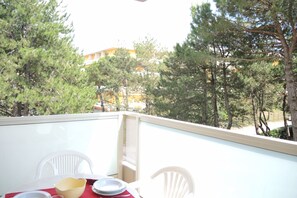 Outdoor dining - Holiday apartment with air conditioning and close to the sea (Bibione)