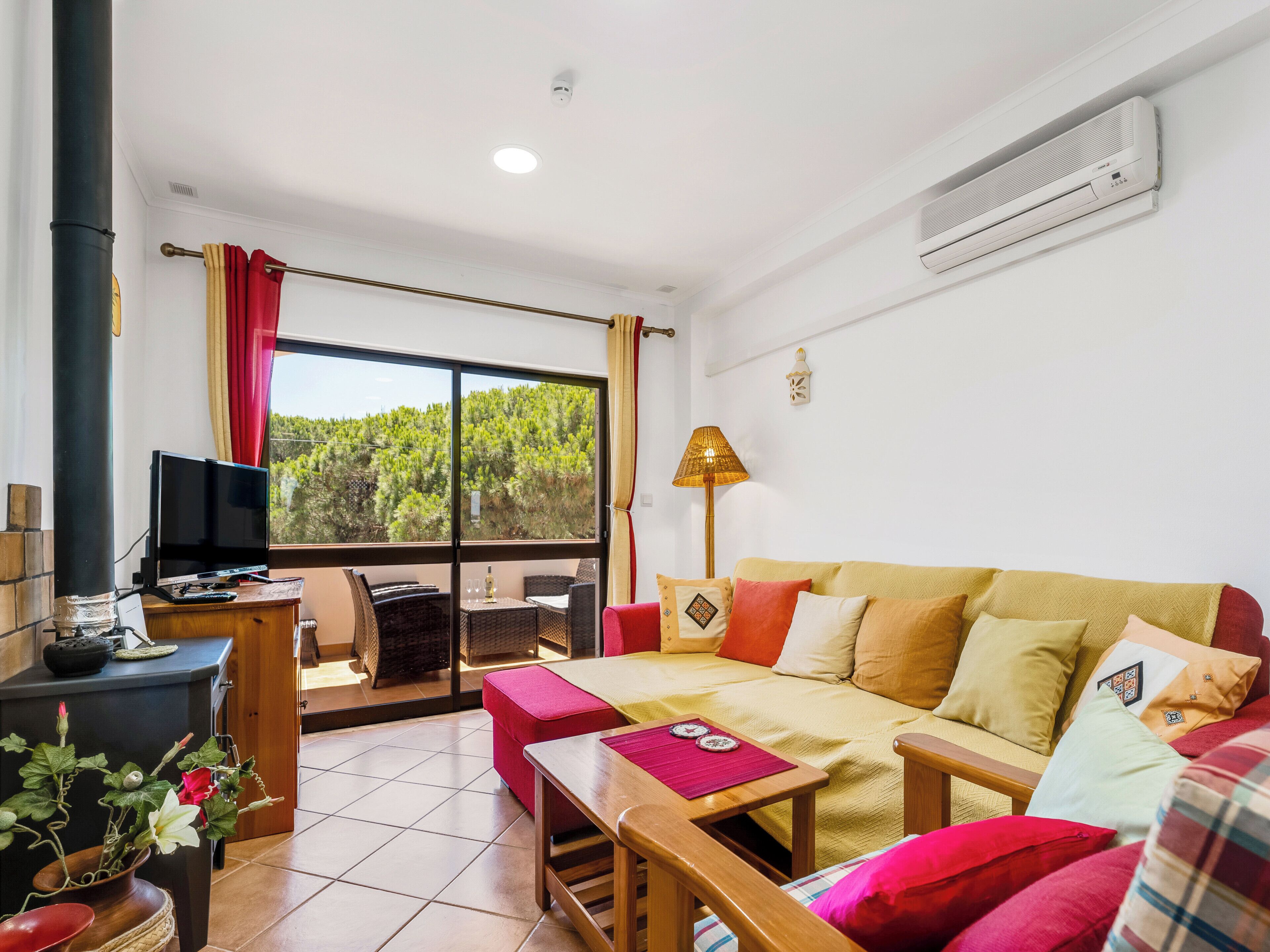 Télévision, cheminée