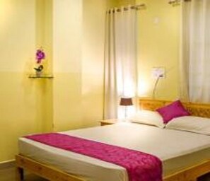 Deluxe Room | 1 bedroom, Egyptian cotton sheets, premium bedding, desk - Chaplin Hotel (Puducherry)
