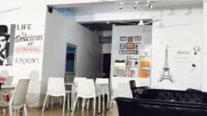 Restaurant - Chaplin Hotel (Puducherry)