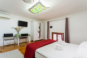 1 quarto, Wi-Fi de cortesia, roupa de cama