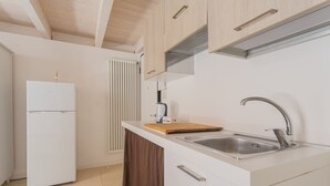 茶具/咖啡用具、冰箱、电热水壶
