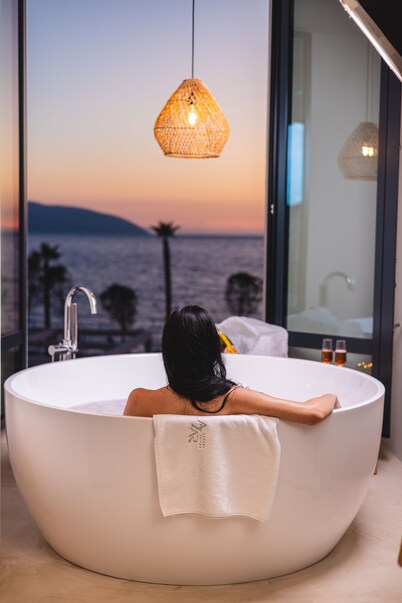 AZAR LUXURY SUITES