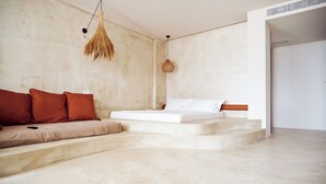 Superior Studio Suite, 1 Queen Bed, Bathtub, Sea Facing | In-room safe, laptop workspace, iron/ironing board (on request) - AZAR LUXURY SUITES (Vlorë)