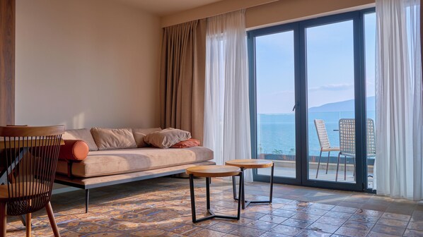 Comfort Apartment, 1 Bedroom, Sea View, Sea Facing | Living area