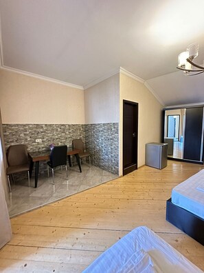 Family Room | Free WiFi - Hotel Piano (Tbilisi)