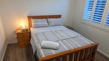 2 bedrooms, iron/ironing board, free WiFi, bed sheets