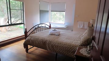 3 bedrooms, in-room safe, iron/ironing board, travel crib