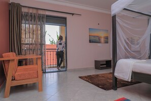 Quarto executivo, 1 cama Queen, vista para a montanha, ao lado da montanha | Individualmente mobiliados, escrivaninha, Wi-Fi de cortesia