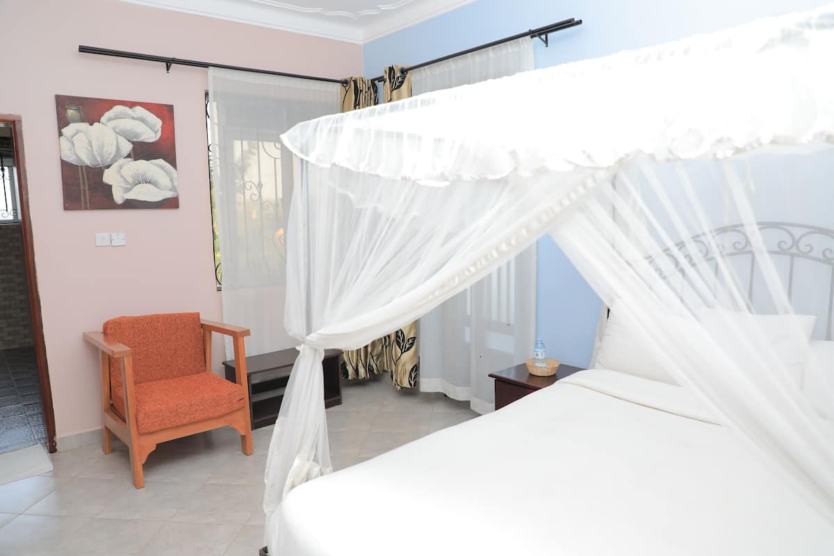 1 habitación, muebles diferentes, escritorio y wifi gratis