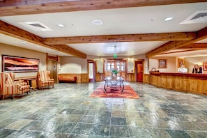 Lobby - Cozy Studio at Mountain Thunder Lodge, 5104 in the heart of Breckenridge! (Breckenridge)
