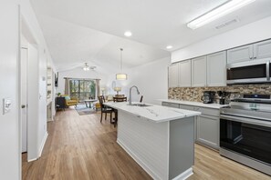 Coffee/tea maker, fridge, microwave, stovetop