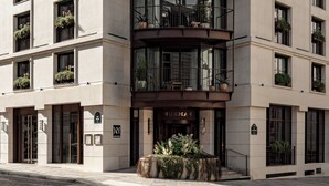 A multi-story hotel with a central dome, balconies with plants, and a classic architectural design. - Norman Hôtel & spa - Paris Champs-elysées (Paris)