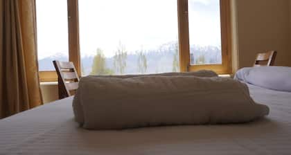 couple and family friendly cozy home in the epicenter of leh market