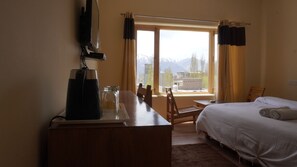 10 bedrooms, WiFi, bed sheets