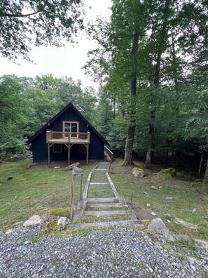 Property grounds - Abundant Acres Retreat 5 minutes from first chair on Beech Mountain, sleeps 9 (Beech Mountain)