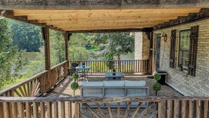 Property grounds - Magnolia Lake House-family friendly, close to UofA, and gorgeous lake views! (Northport)