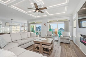 Televisión y chimenea 