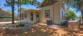 Walk to Schlitterbahn w/Firepit