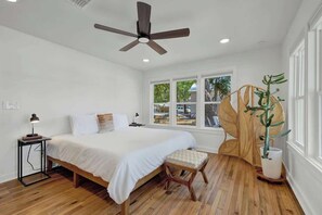 6 habitaciones, tabla de planchar con plancha y cuna de viaje 