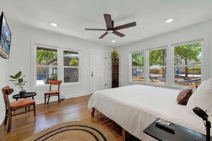 6 habitaciones, tabla de planchar con plancha y cuna de viaje 