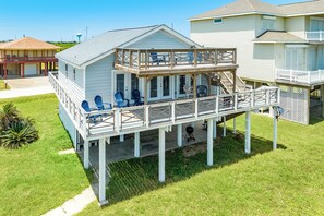 Exterior - 2nd Row Gulf Views, Elevated Sunning Deck, Updated Interior, Easy Beach Access (Galveston)