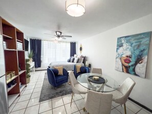 1 dormitorio, tabla de planchar con plancha, cuna de viaje y wifi