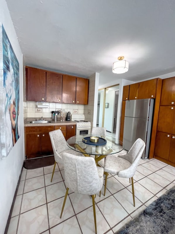 Fridge, microwave, oven, stovetop