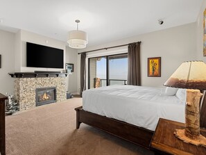 5 habitaciones, escritorio y tabla de planchar con plancha 