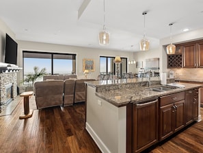 Interior - Lakefront w/Private Hot Tub - Seasons at Sandpoint (Sandpoint)