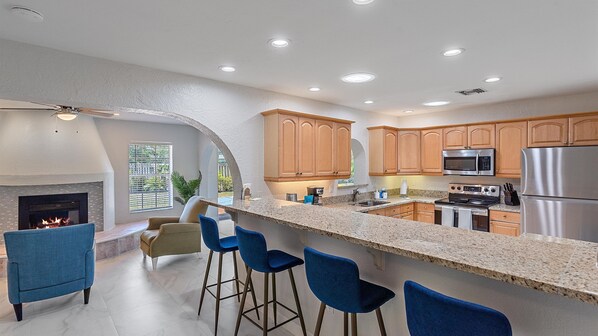 Maison, 4 chambres | Cuisine privée | Réfrigérateur, four, cafetière/bouilloire, grille-pain