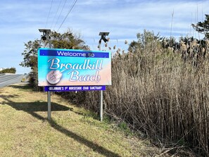 House, 4 Bedrooms | Property grounds - Broadkill Beach Home At Private Beach 4 Bedroom Home by Redawning (Milton)