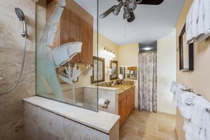 Condo, 2 Bedrooms | Bathroom | Towels, shampoo
