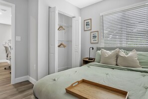 3 Schlafzimmer, Zimmersafe, Schreibtisch, Bügeleisen/Bügelbrett