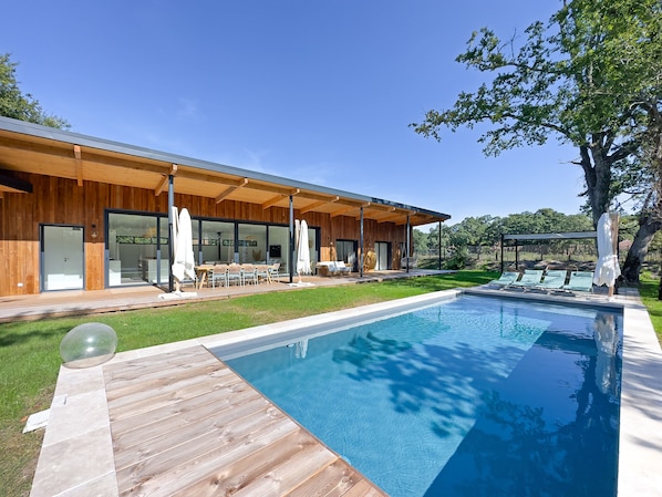 Piscine couverte, piscine extérieure