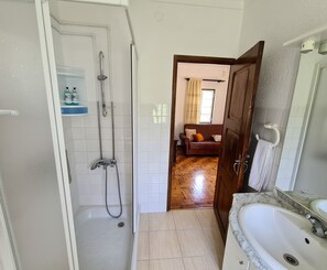 Shower, hair dryer, bidet, towels - Casa Vista da Serra - Covilhã (Covilhã)