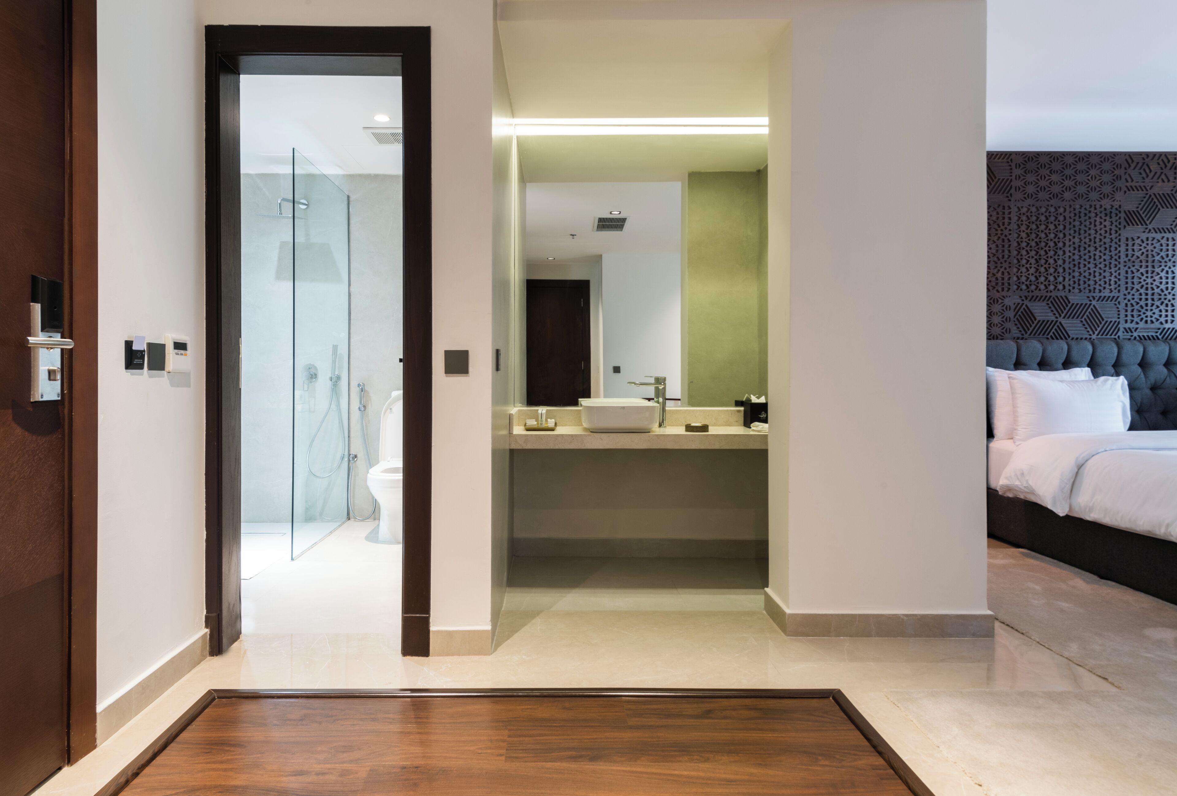 Deluxe kamer | Badkamer | Gratis toiletartikelen, een haardroger, badjassen, pantoffels