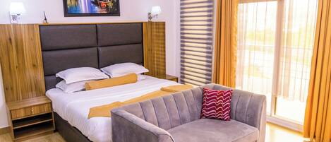 Suite Studio Deluxe, 1 chambre, non-fumeurs, côté jardin | Bureau, espace de travail pour ordinateur portable