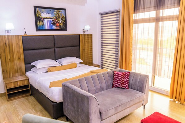 Deluxe Studio Suite, 1 Bedroom, Non Smoking, Garden Area | Desk, laptop workspace, soundproofing, free WiFi - Nelson Mandela Gardens (Asaba)