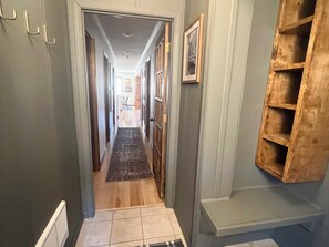 Interior - Charming 3 BR Summit condo, mins walk to slopes (Snowshoe)