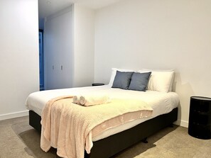 3 bedrooms, desk, iron/ironing board, travel cot