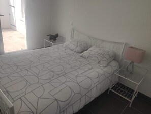 3 bedrooms, iron/ironing board, free WiFi