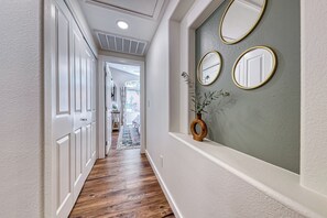 Interior - Unique 2-Bedroom Las Vegas Home in Beautiful Summerlin- 15 Minutes to Strip (Las Vegas)