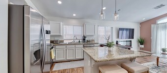 Unique 2-Bedroom Las Vegas Home in Beautiful Summerlin- 15 Minutes to Strip