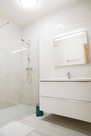Dusche, Toilettenpapier