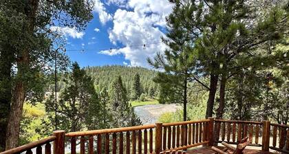 Beautiful log home-dog friendly, creek & mountain views,close to national parks